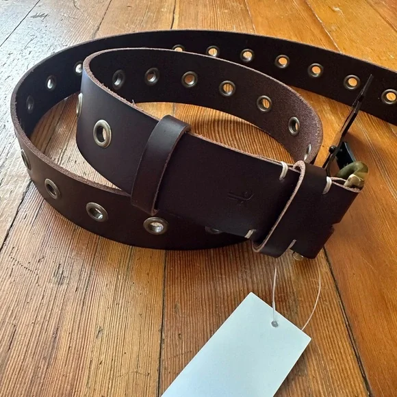 NWT FRYE Grommet Brown Leather Belt 
(Brown Leather and Metal) - Picture 10 of 15